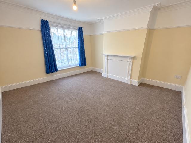 3 bedroom flat to rent