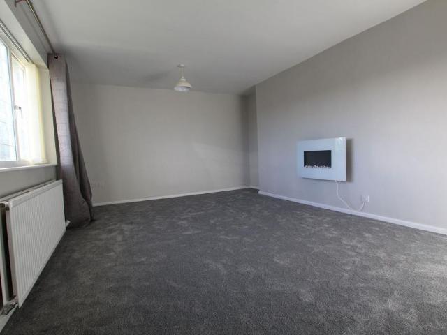 3 bedroom flat to rent