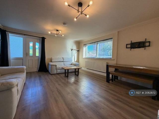 3 bedroom flat to rent