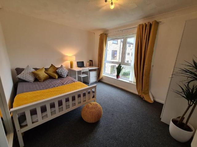 3 bedroom flat to rent