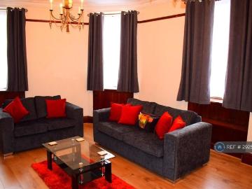 3 bedroom flat to rent