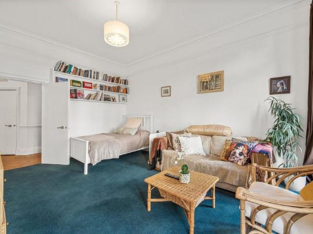 3 bedroom flat to rent