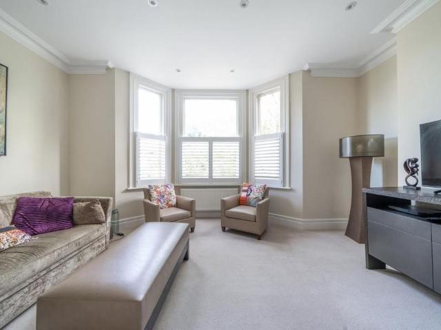 3 bedroom flat to rent