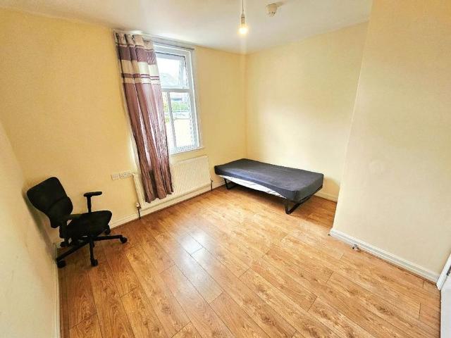 3 bedroom flat to rent