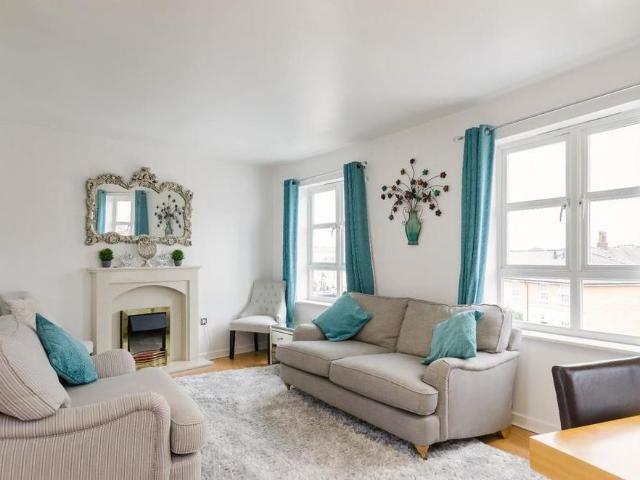 3 bedroom flat to rent