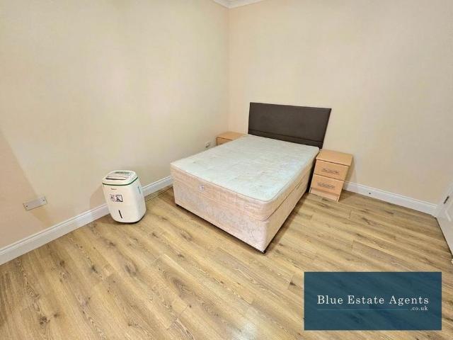 3 bedroom flat to rent