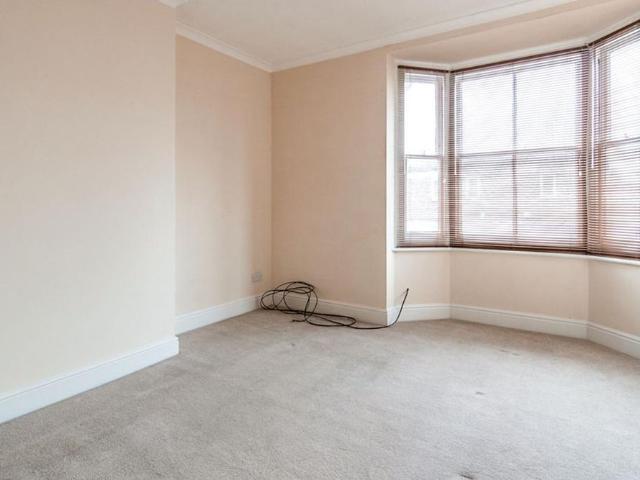 3 bedroom flat to rent