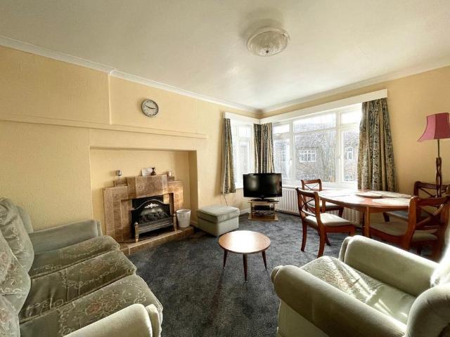 3 bedroom flat to rent