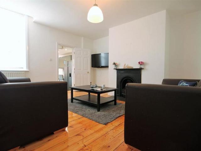 3 bedroom flat to rent