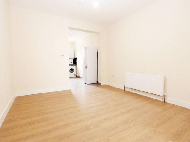 3 bedroom flat to rent