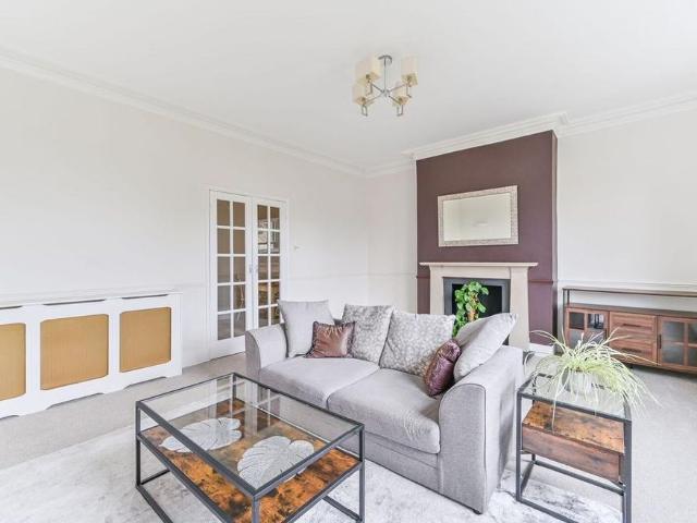 3 bedroom flat to rent