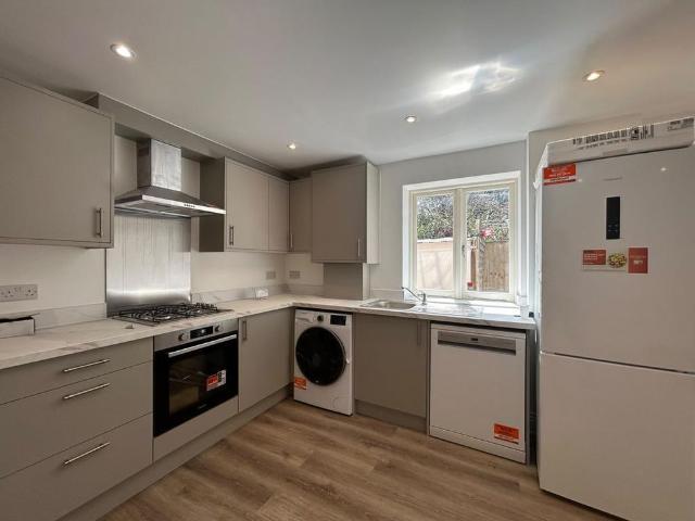 3 bedroom flat to rent