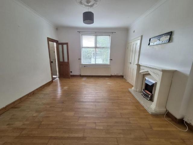 3 bedroom flat to rent