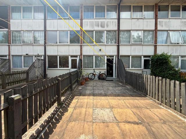 3 bedroom flat to rent