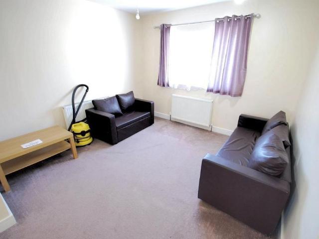 3 bedroom flat to rent