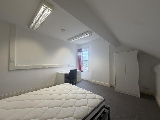 3 bedroom flat to rent