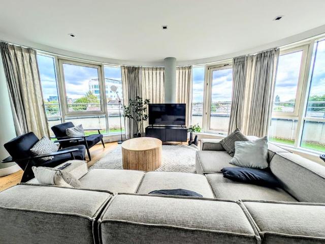 3 bedroom flat to rent