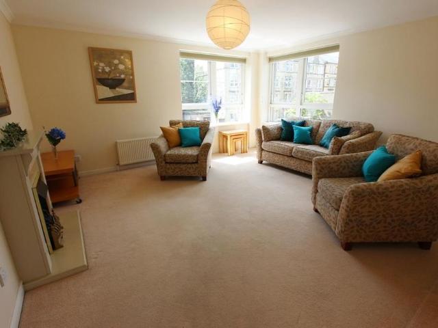 3 bedroom flat to rent