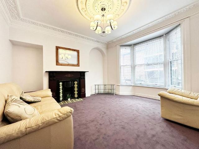 3 bedroom flat to rent