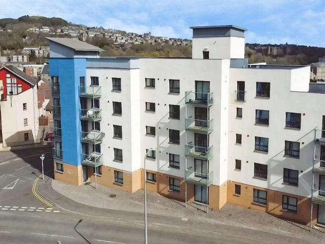 3 bedroom flat to rent