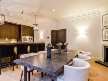 Mayfair, London, Greater London - Equipped kitchen