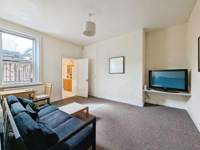 3 bedroom flat to rent