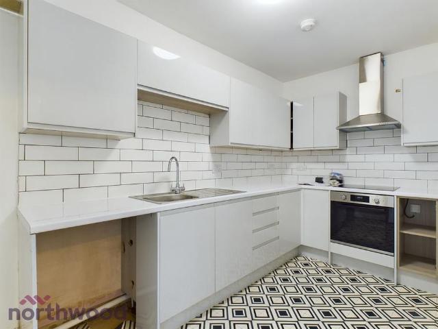 3 bedroom flat to rent
