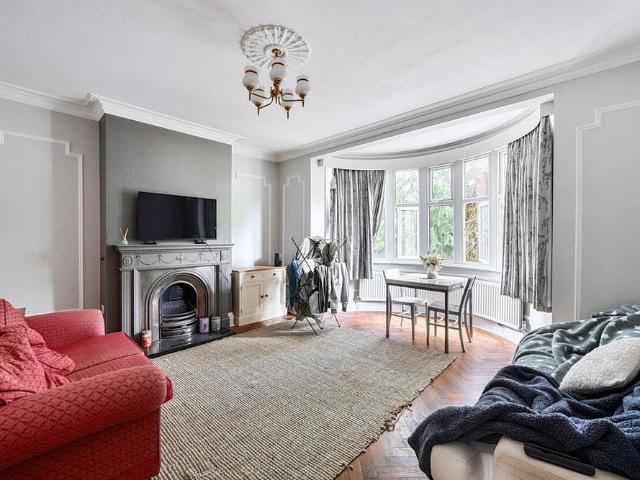 3 bedroom flat to rent