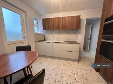 3 bedroom flat to rent