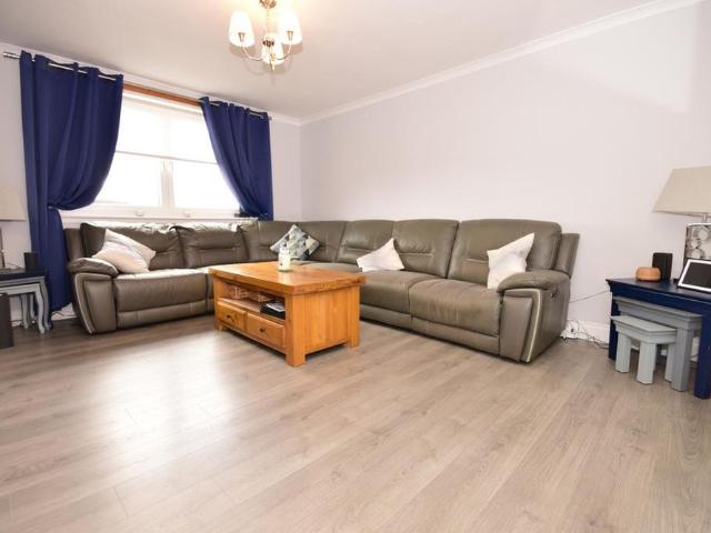 3 bedroom flat to rent