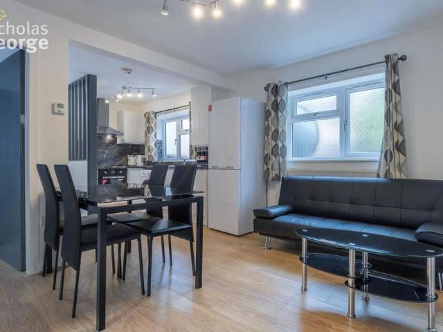 3 bedroom flat to rent