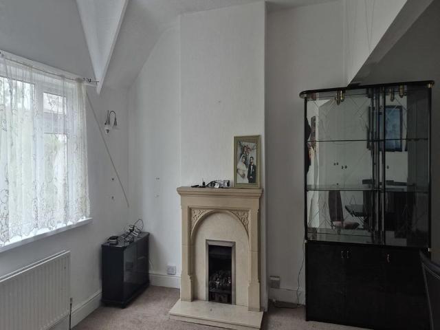 3 bedroom flat to rent