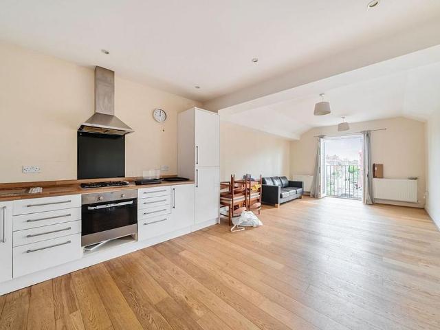 3 bedroom flat to rent