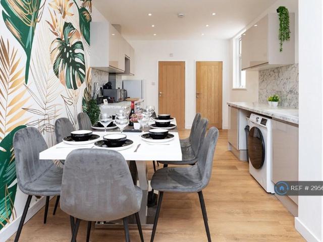 3 bedroom flat to rent