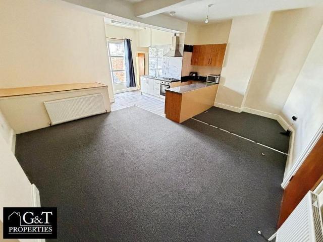 3 bedroom flat to rent