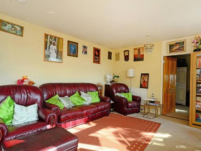 3 bedroom flat to rent