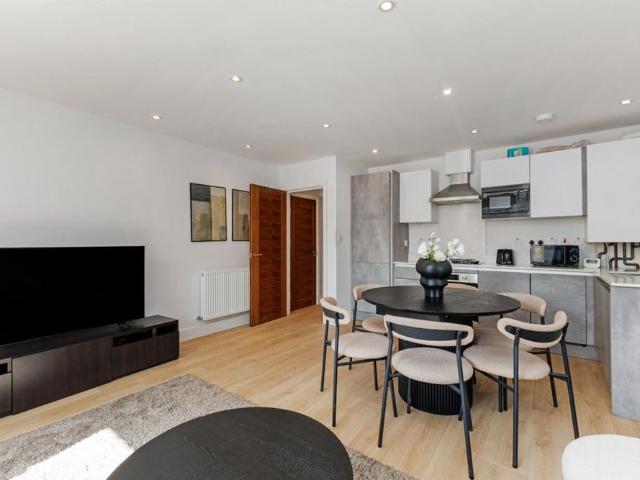 3 bedroom flat to rent