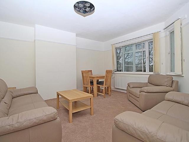 3 bedroom flat to rent