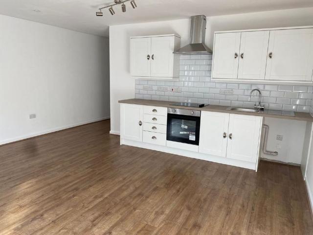 3 bedroom flat to rent