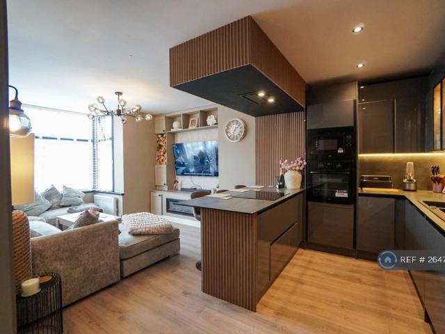 3 bedroom flat to rent