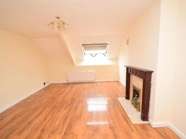 3 bedroom flat to rent