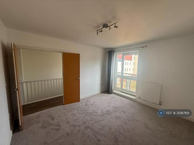 3 bedroom flat to rent