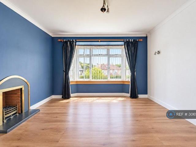 3 bedroom flat to rent