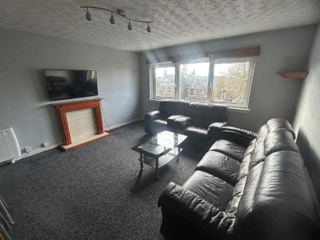 3 bedroom flat to rent