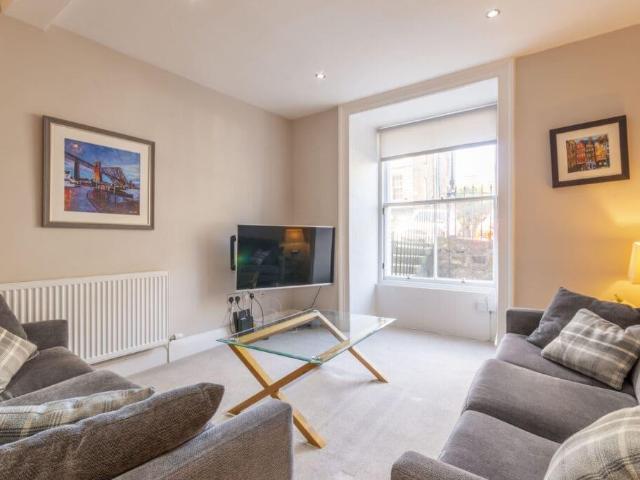 3 bedroom flat to rent