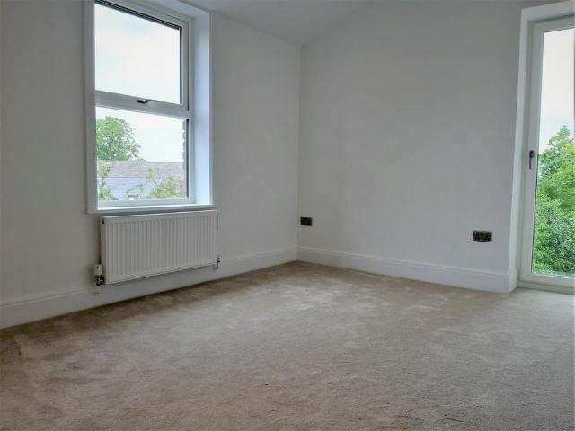 3 bedroom flat to rent