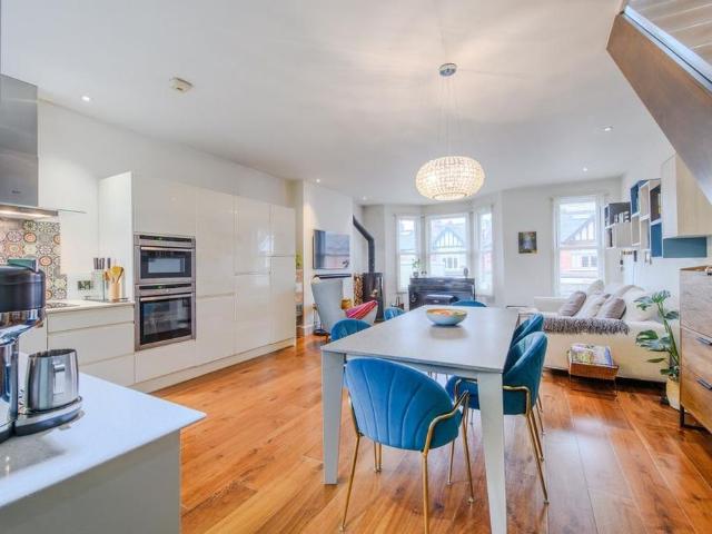 3 bedroom flat to rent