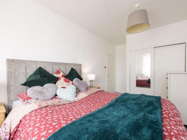 3 bedroom flat to rent