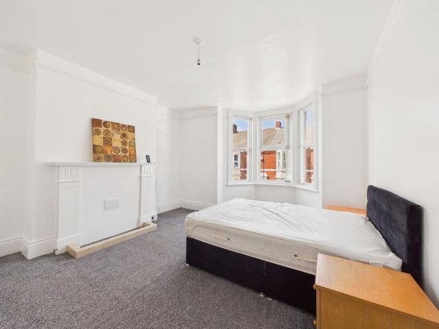 3 bedroom flat to rent