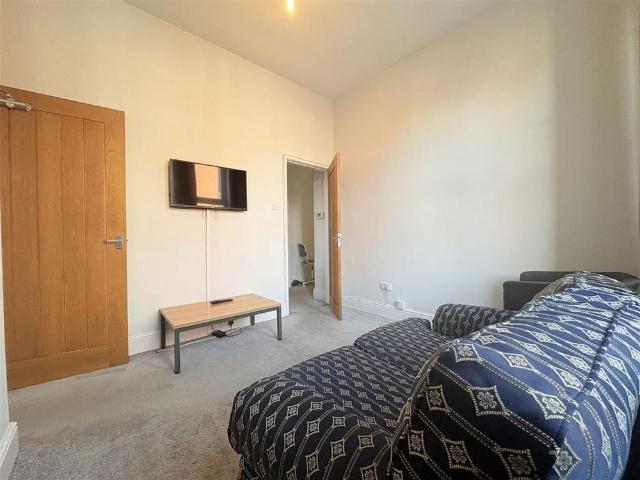 3 bedroom flat to rent